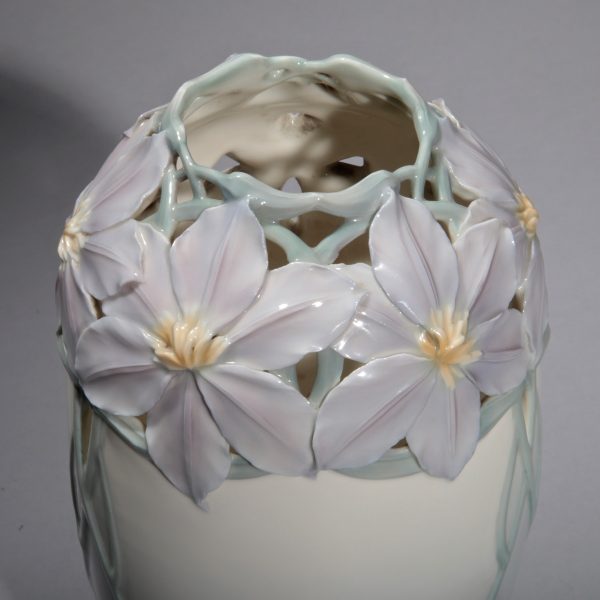 KPM-Vase mit Anemonen, um 1901