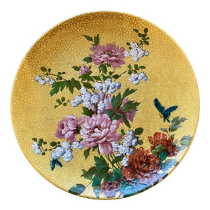 Wandteller “Blumen auf Goldgrund”, um 1885 wohl Theodore Deck (1823–1891) Durchmesser: 60,5 cm / 23 2/3 in Signiert C. Lambert (Clément Lambert?)